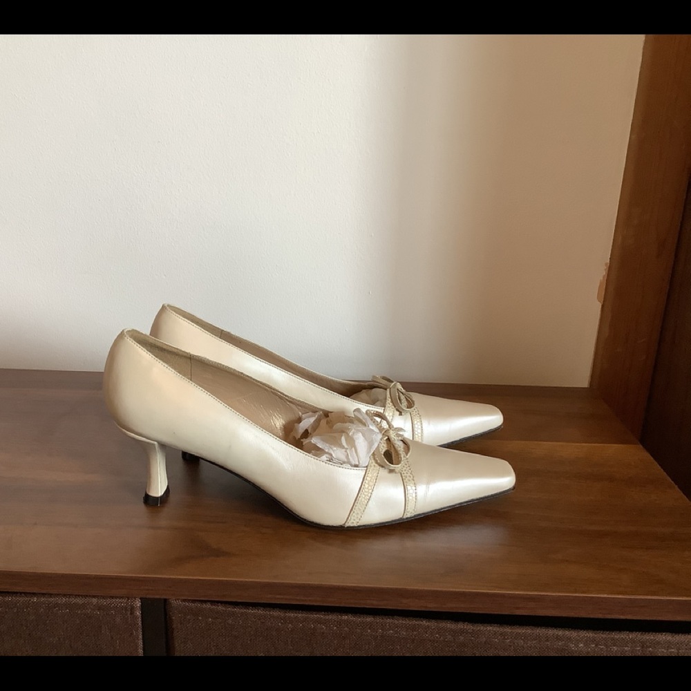 Stuart Weitzman Pump - image 4